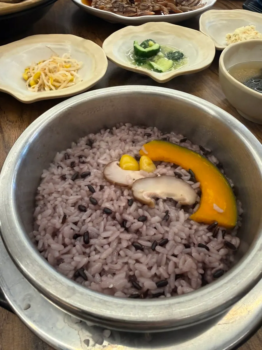 Glossy nutritious pot rice