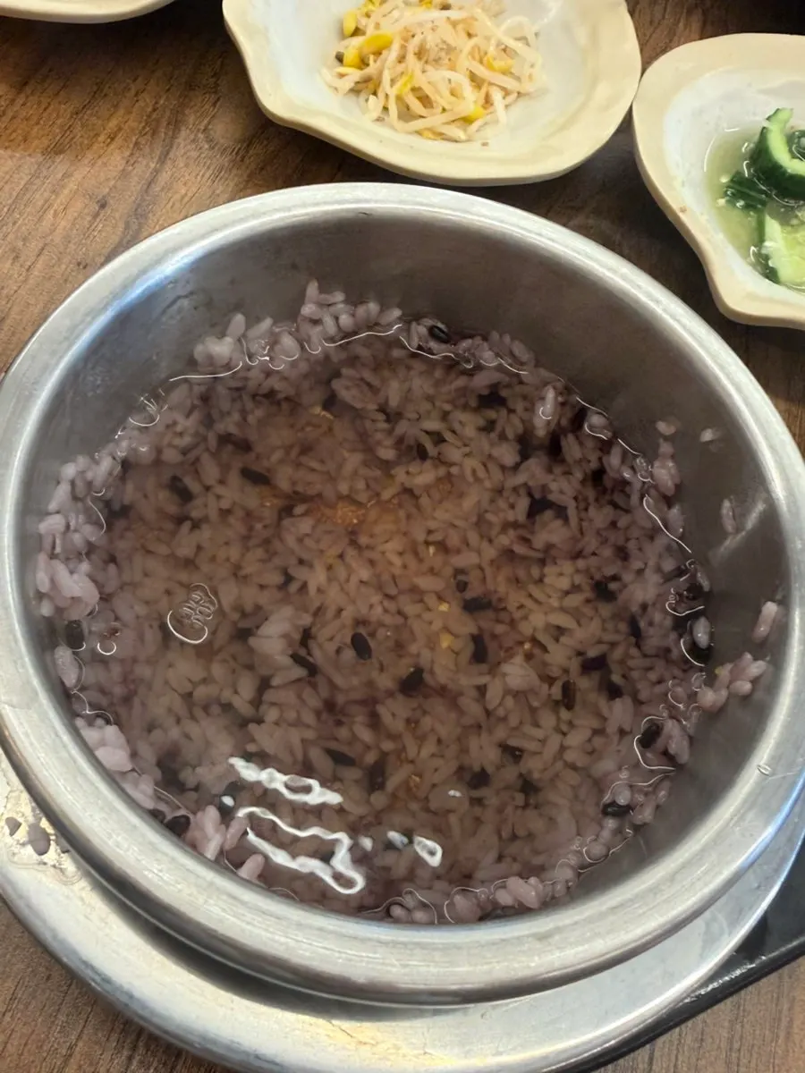 Finishing the meal with side dishes over sungnyung