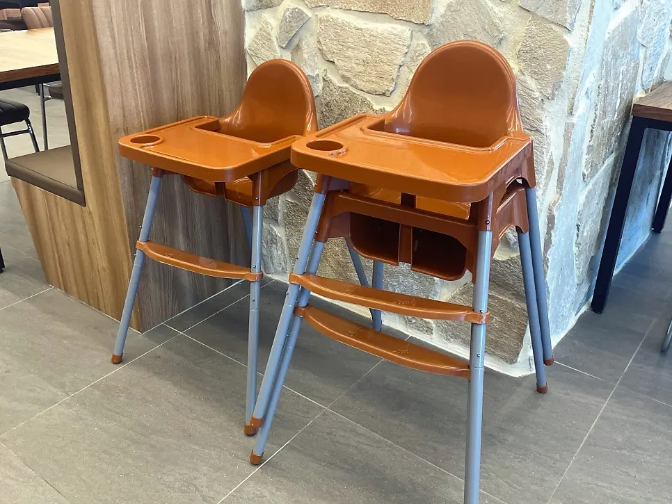Seating at Deodo Gejang with a baby chair set up