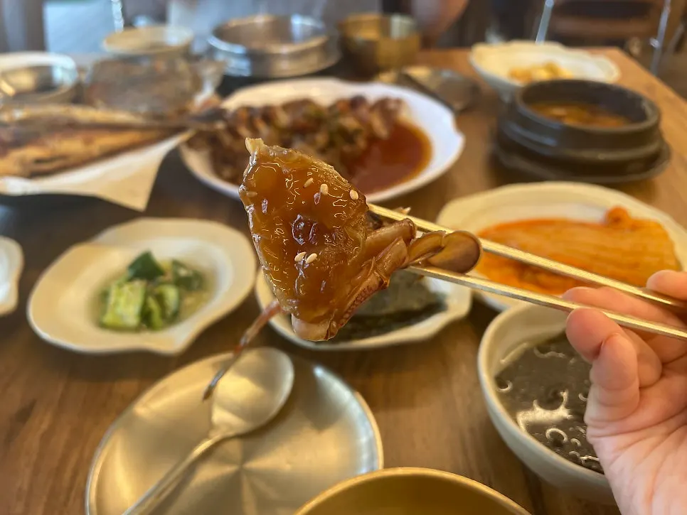 Jeju yellow crab leg meat, packed full