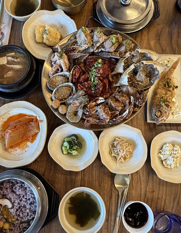 Deodo Gejang's assorted gejang nutritious pot rice set spread