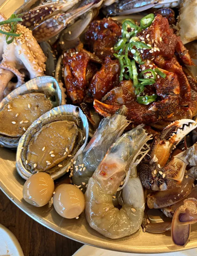 Octopus, abalone, and shrimp marinades in the assorted gejang set