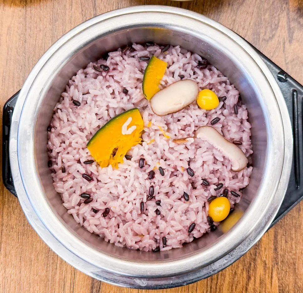 Full set with nutrient pot rice and seaweed soup
