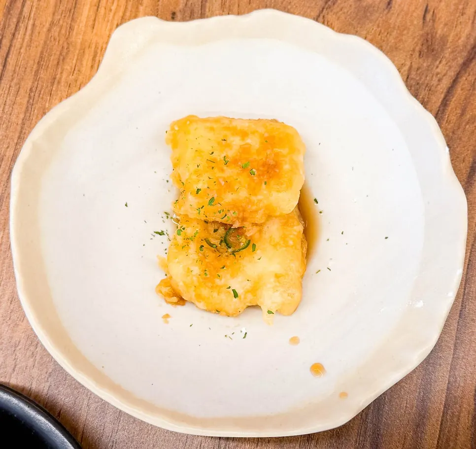 Jeon and side dishes served with the full set