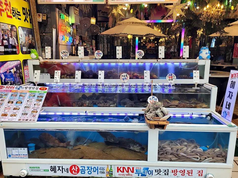 Outdoor-style seating at the market entrance of Hyejane San Gomjangeo Main Branch