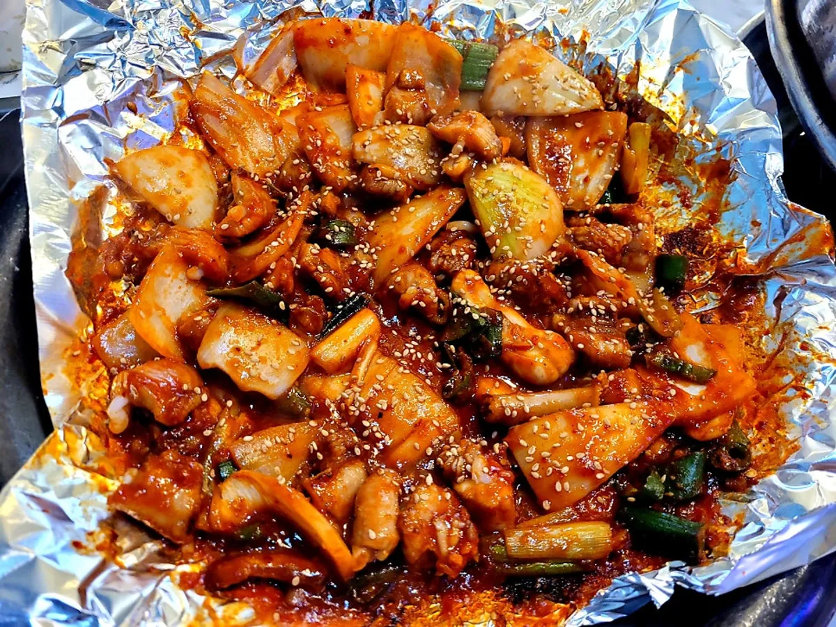 Finished seasoned hagfish stir-fried over the flame