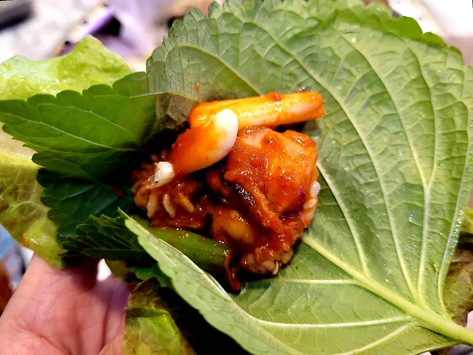 Seasoned hagfish wrap with perilla leaf and garlic