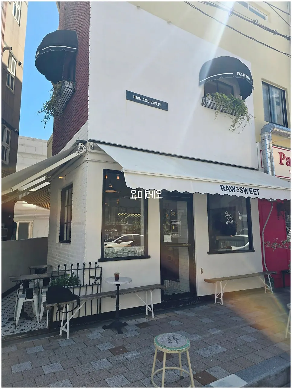 Alley view in front of Low & Sweet Bakery