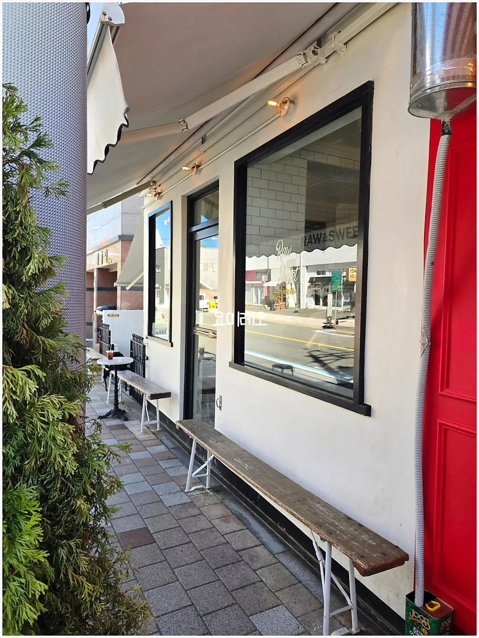 Path to Low & Sweet Bakery on Haeri-dan-gil