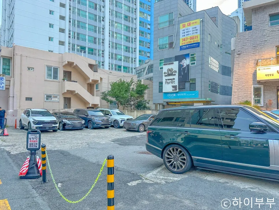 View near Namcheonjip's dedicated parking lot