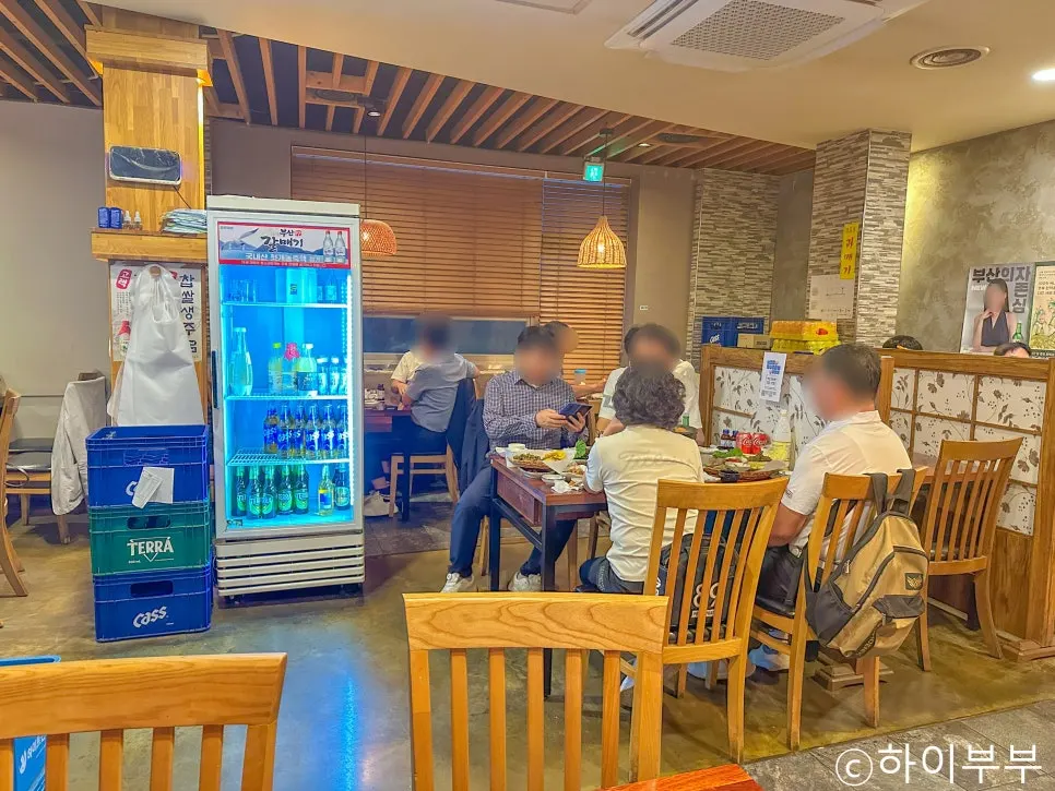First-floor table seating inside Namcheonjip