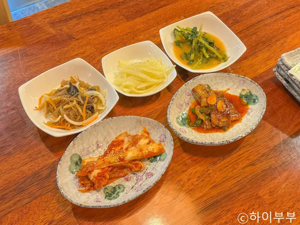 Basic side dishes including japchae and kimchi