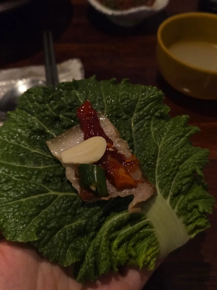 쌈채소에 싸 먹는 수육