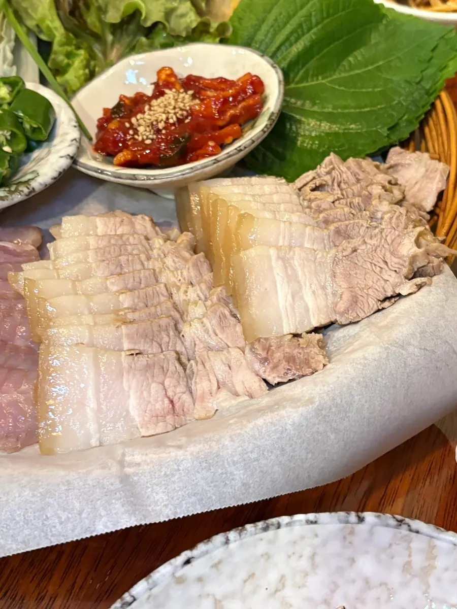 Plate of wing-cut skate ray and pork belly boiled pork