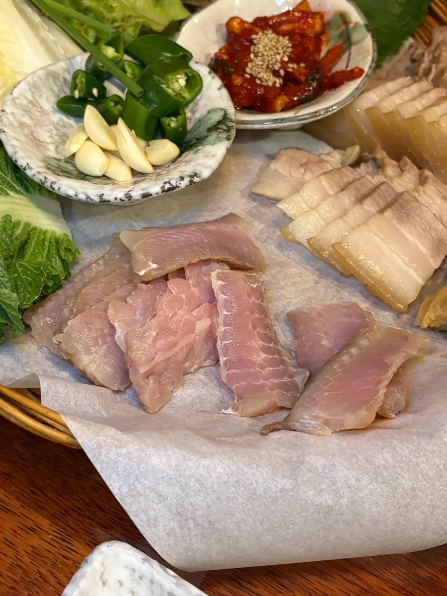 Evenly cut wing-portion skate ray