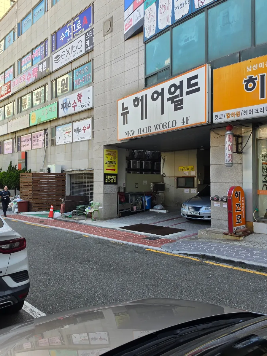 Dedicated parking lot behind the store