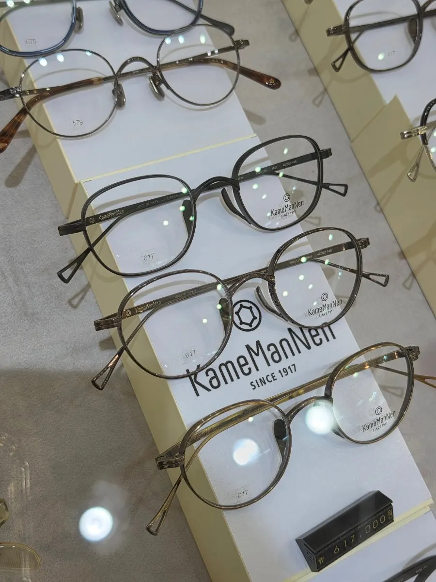 Close-up of Kamemannen titanium frames
