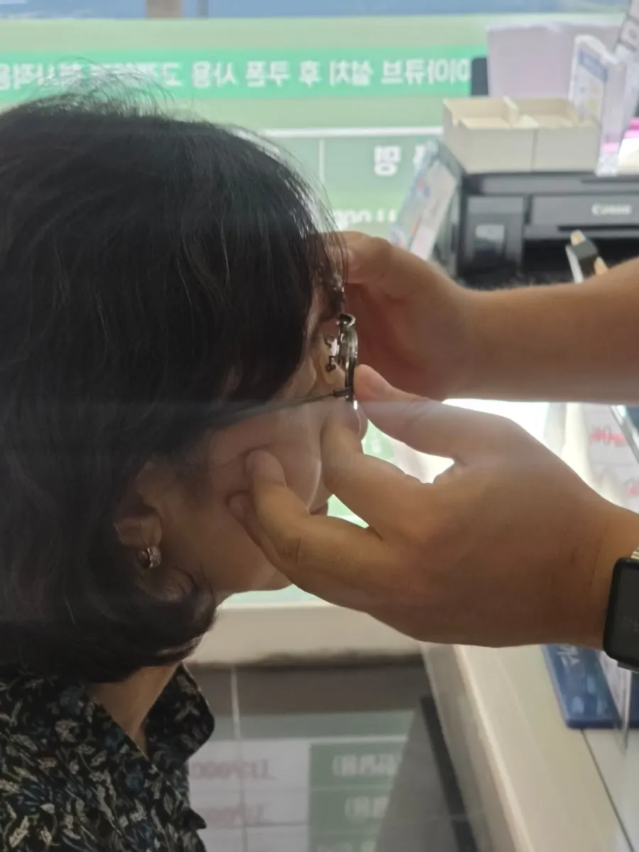 Glasses fitting in progress