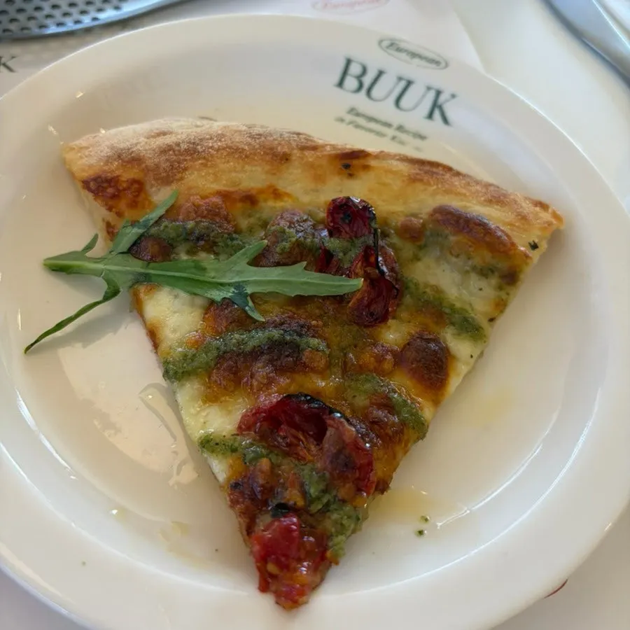 Basil pizza with roasted tomatoes