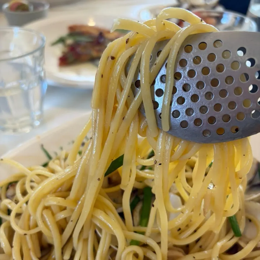 Oil-based vongole pasta
