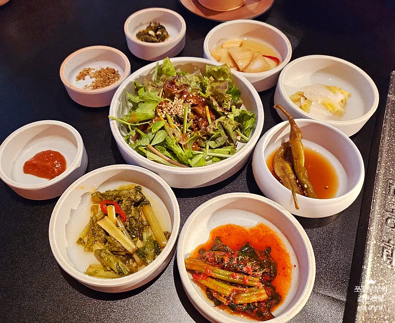직원이 굽는 숙성 돼지고기