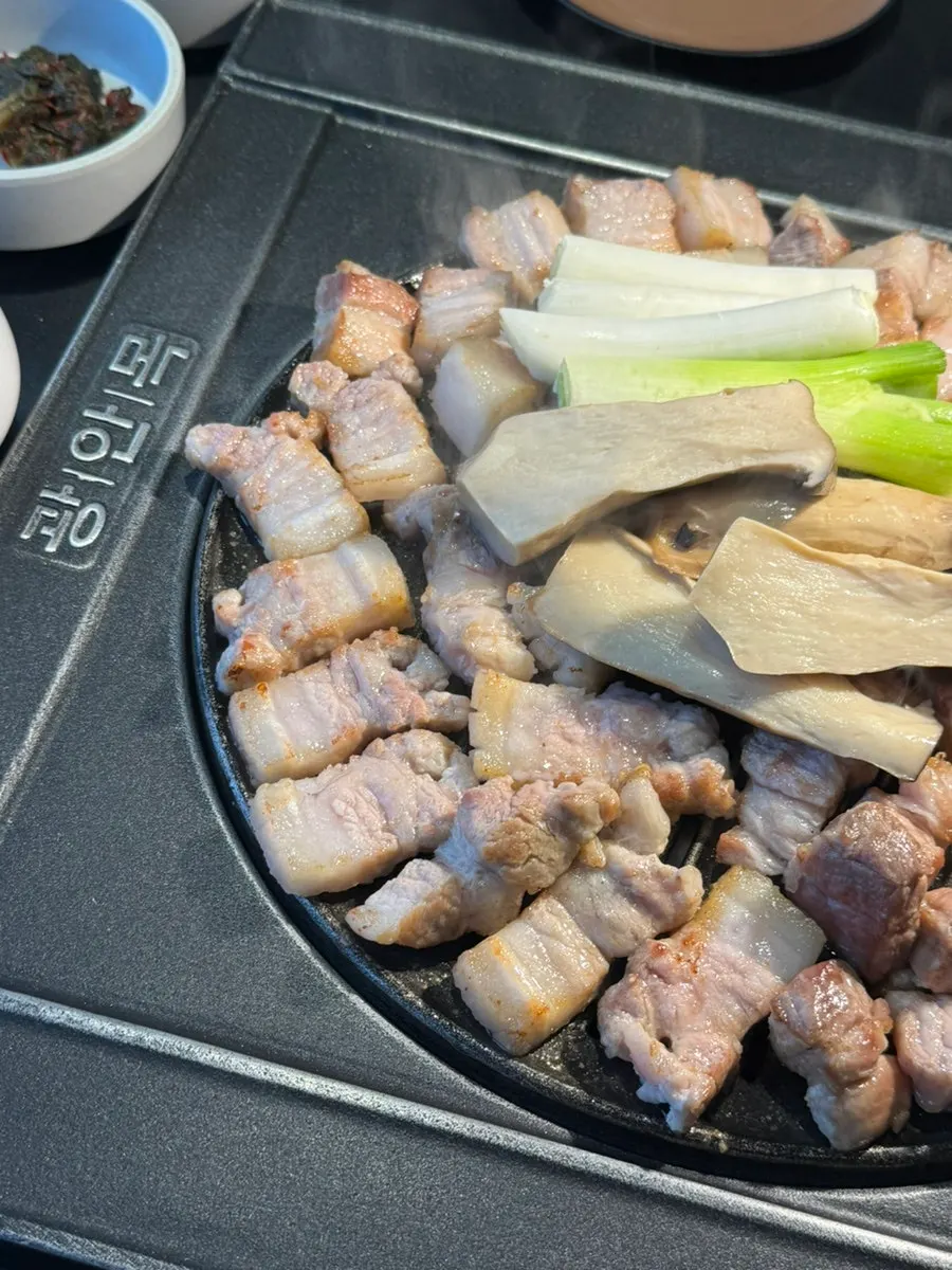 초벌 고기 식사 준비 사진