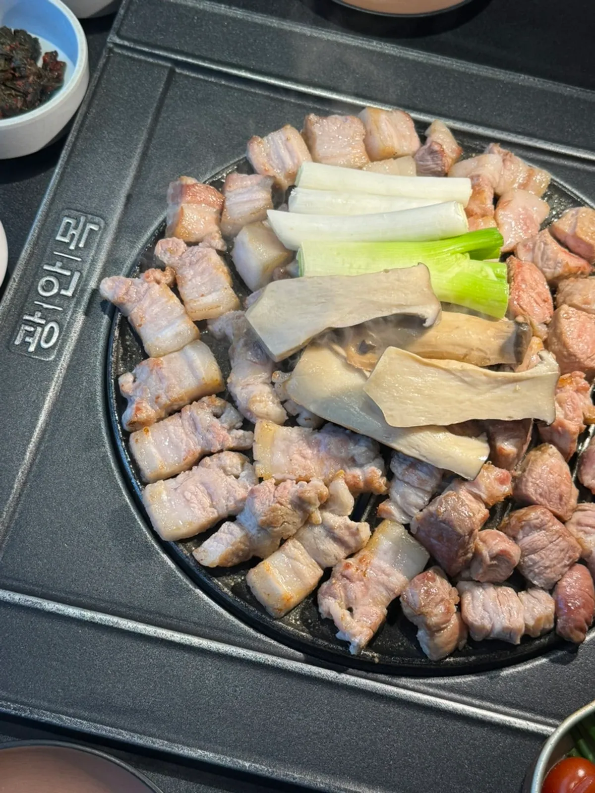 초벌 돼지고기 한판