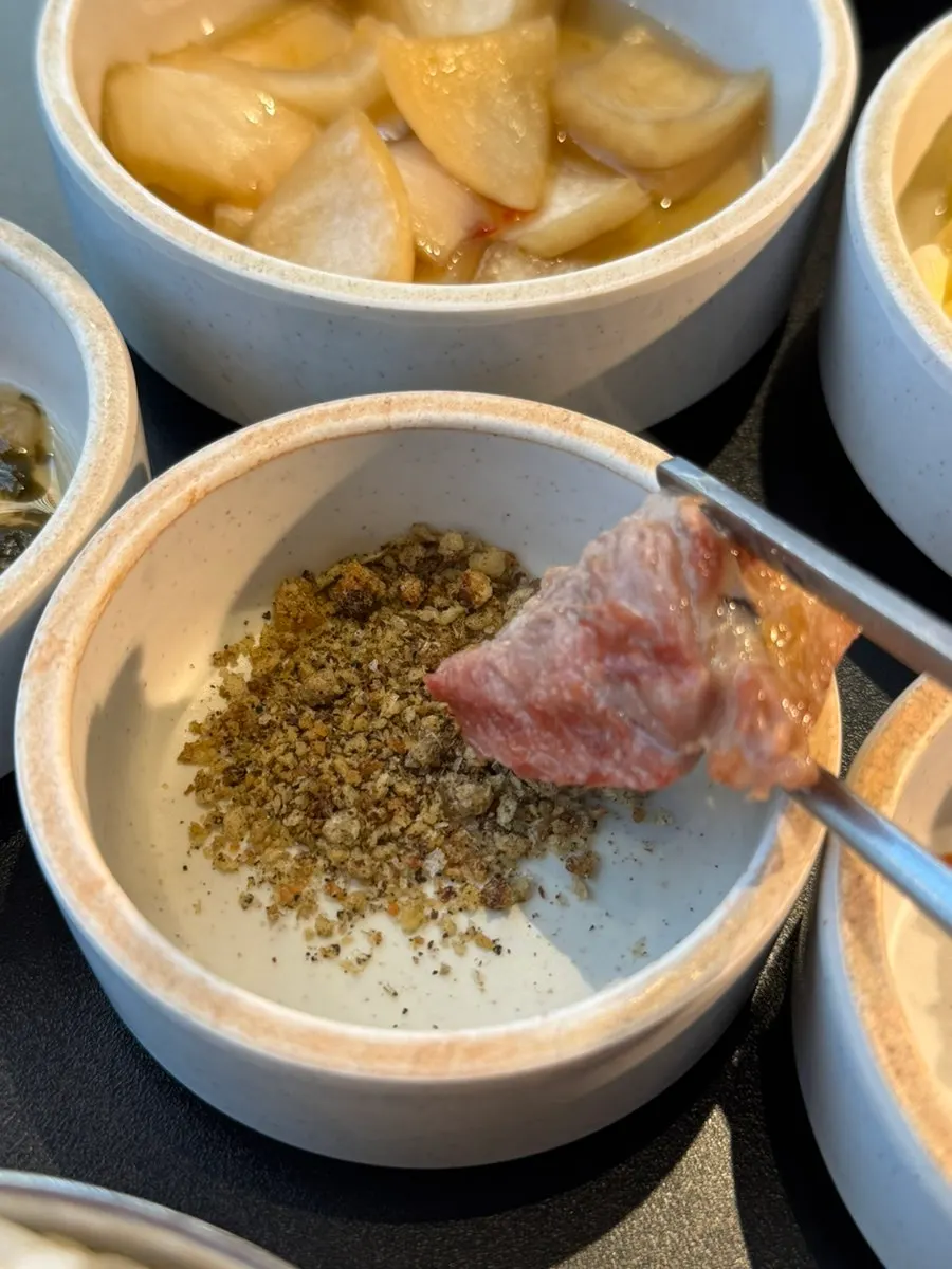 셀프바에서 가져온 반찬