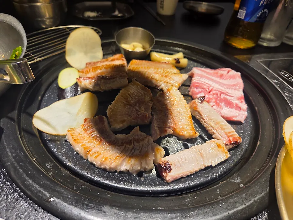 Seokok 2125 Jangin Galbi grilling on the tabletop