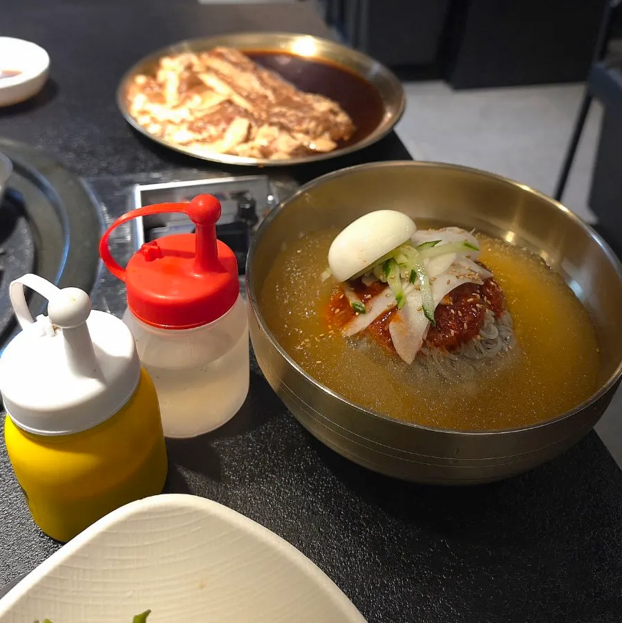 Hamheung-style mul naengmyeon served with pork ribs