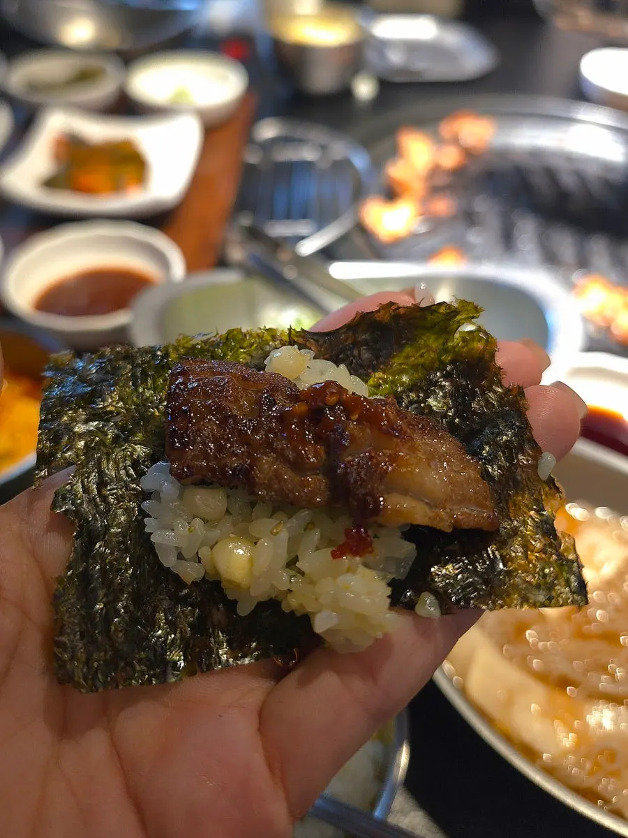 Pork ribs topped on sungnyung