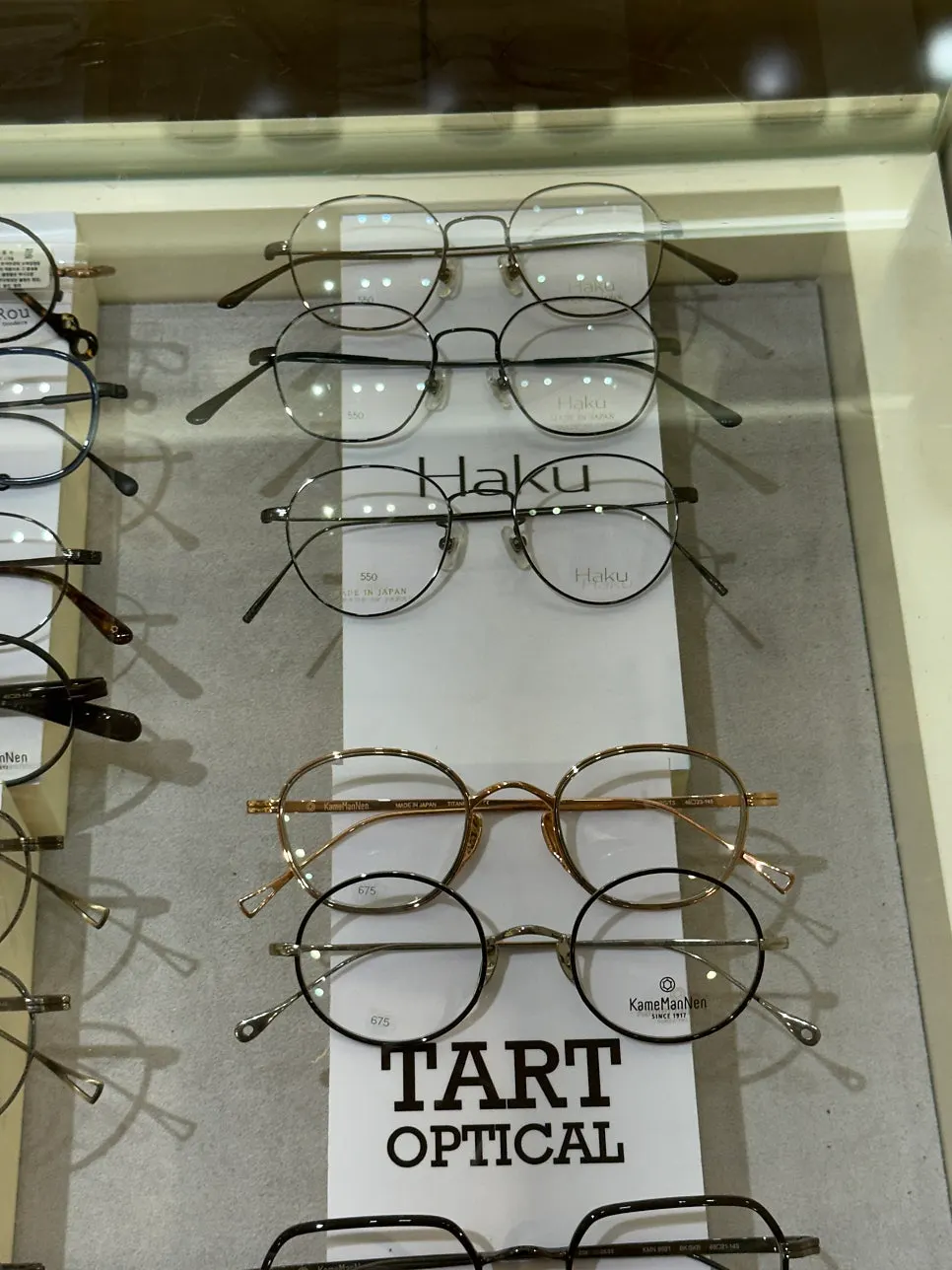 Display stand of the Lindberg frame lineup