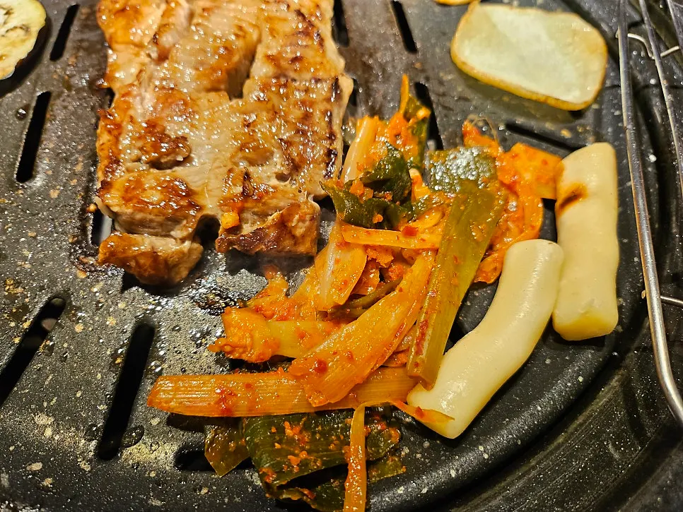 Pork ribs with special side dishes
