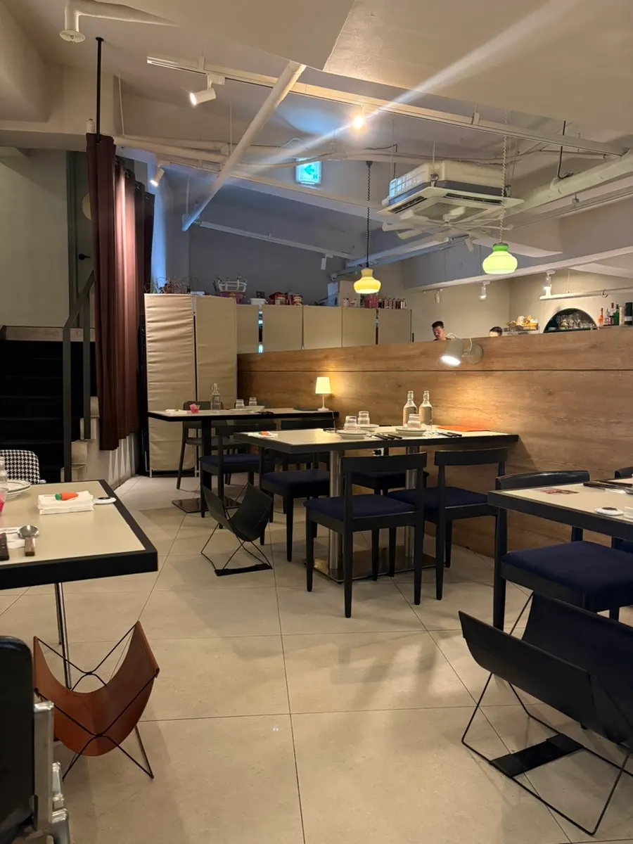 Dining hall with distinctive interior decor pieces