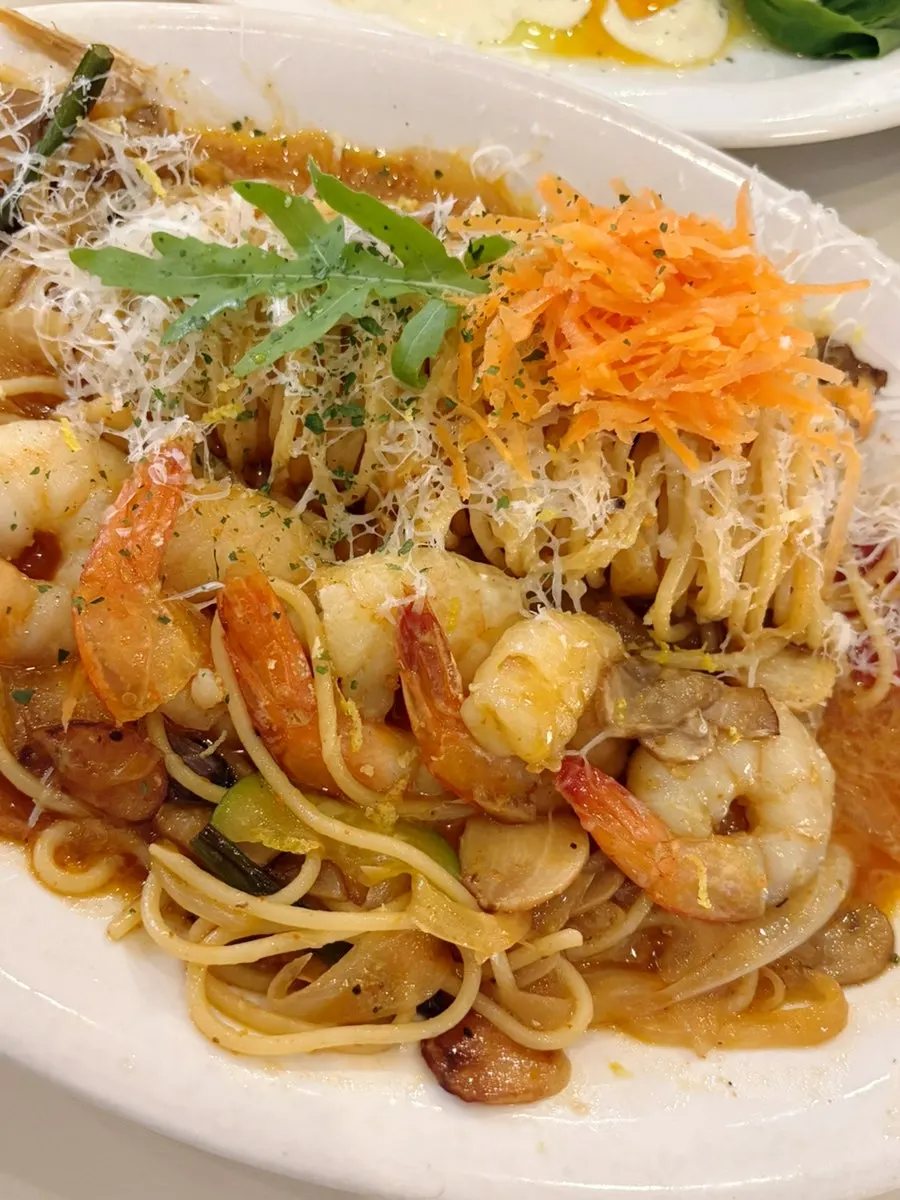 Shrimp oil pasta with shrimp