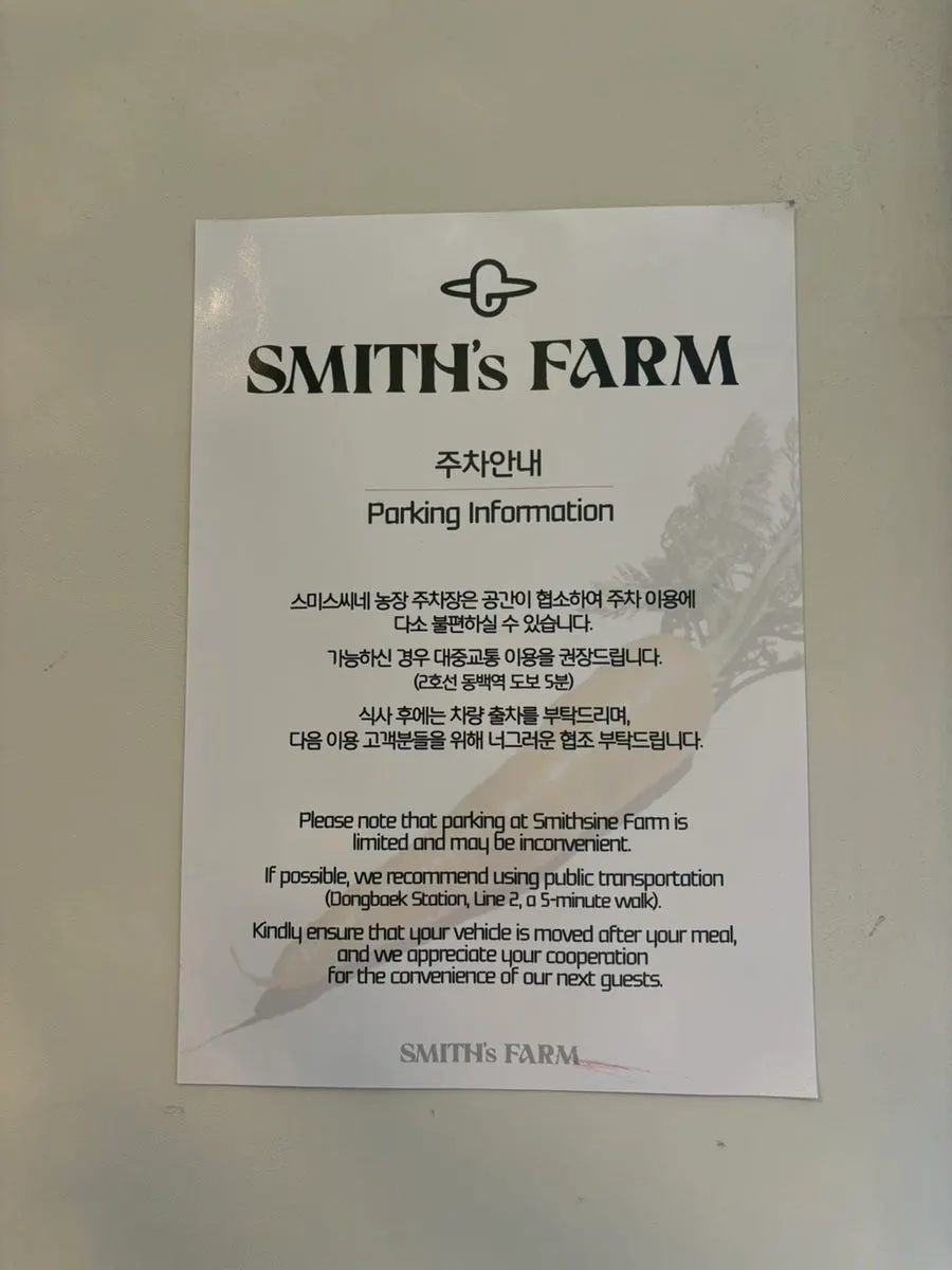 Parking sign in front of the restaurant