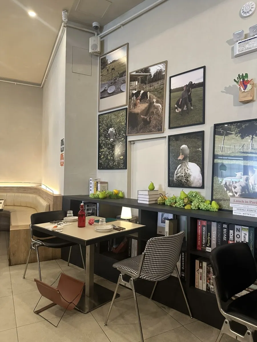 Spacious seating area at Smith's Farm
