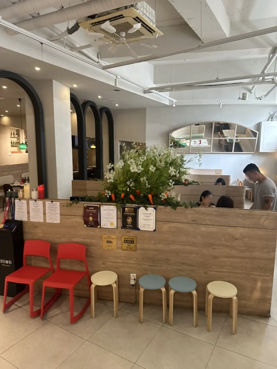 Interior atmosphere good for gatherings