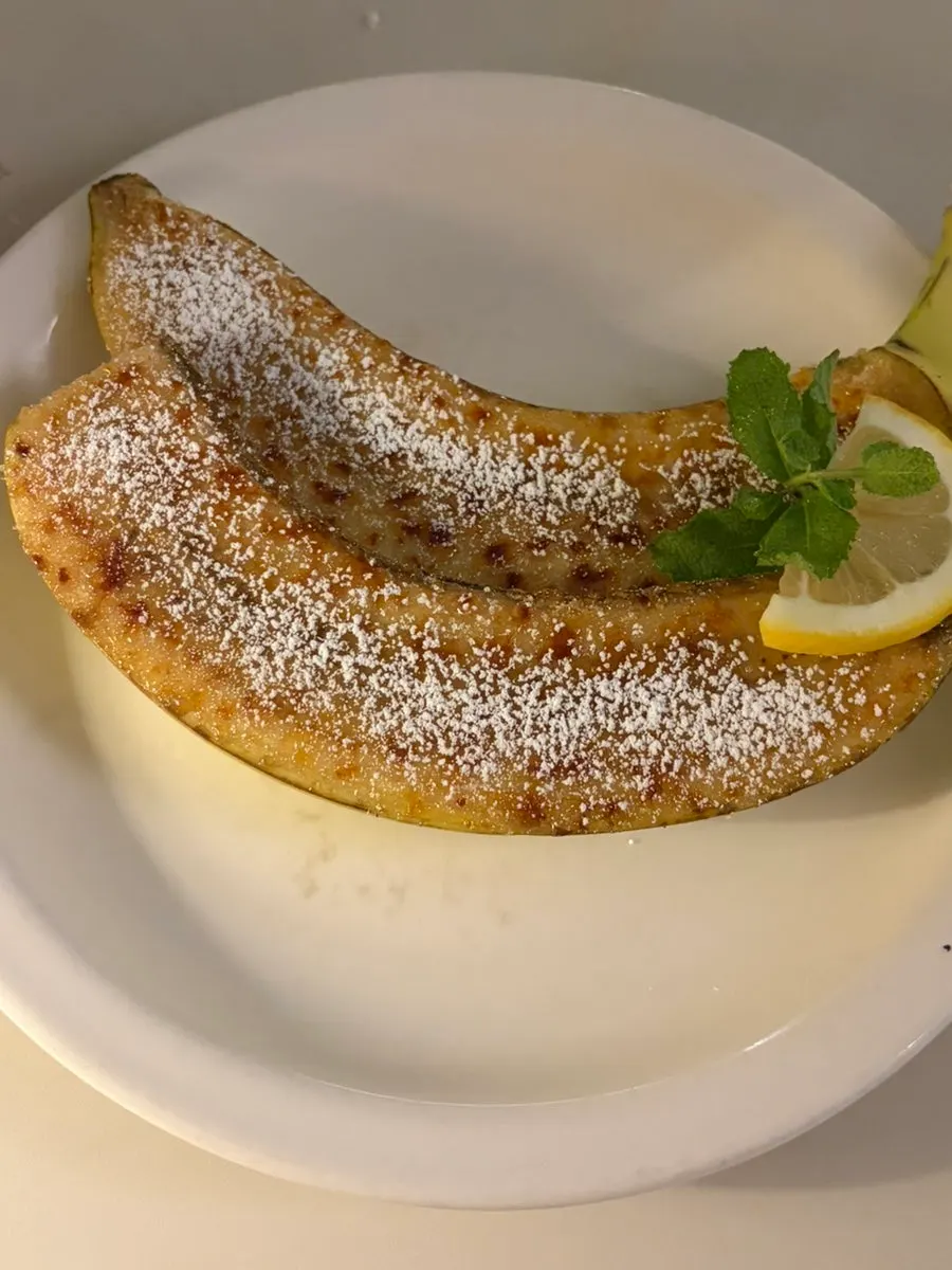서비스로 나온 바나나 브륄레 디저트