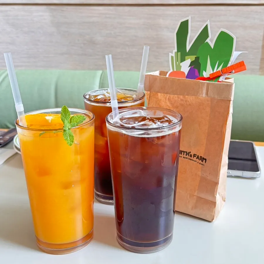 Iced Americano and fresh-pressed grapefruit juice served first