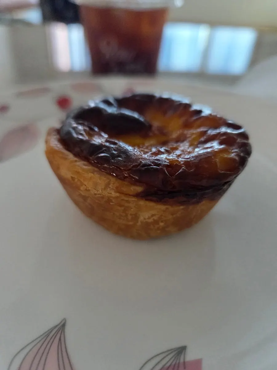 Cross-section of the egg tart showing pastry layers