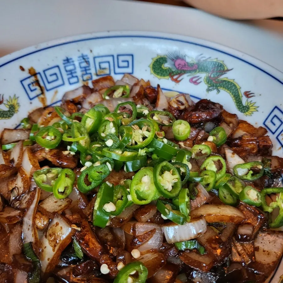 Gan-jjajang with peppers