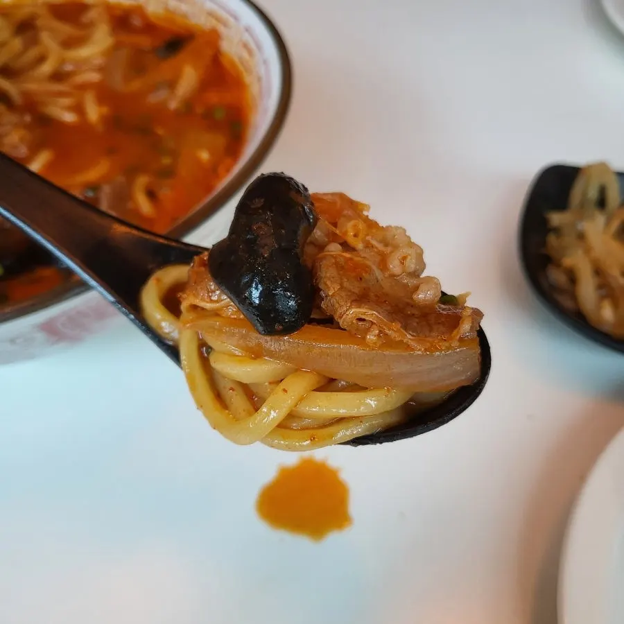 Jjamppong noodles soaked in broth