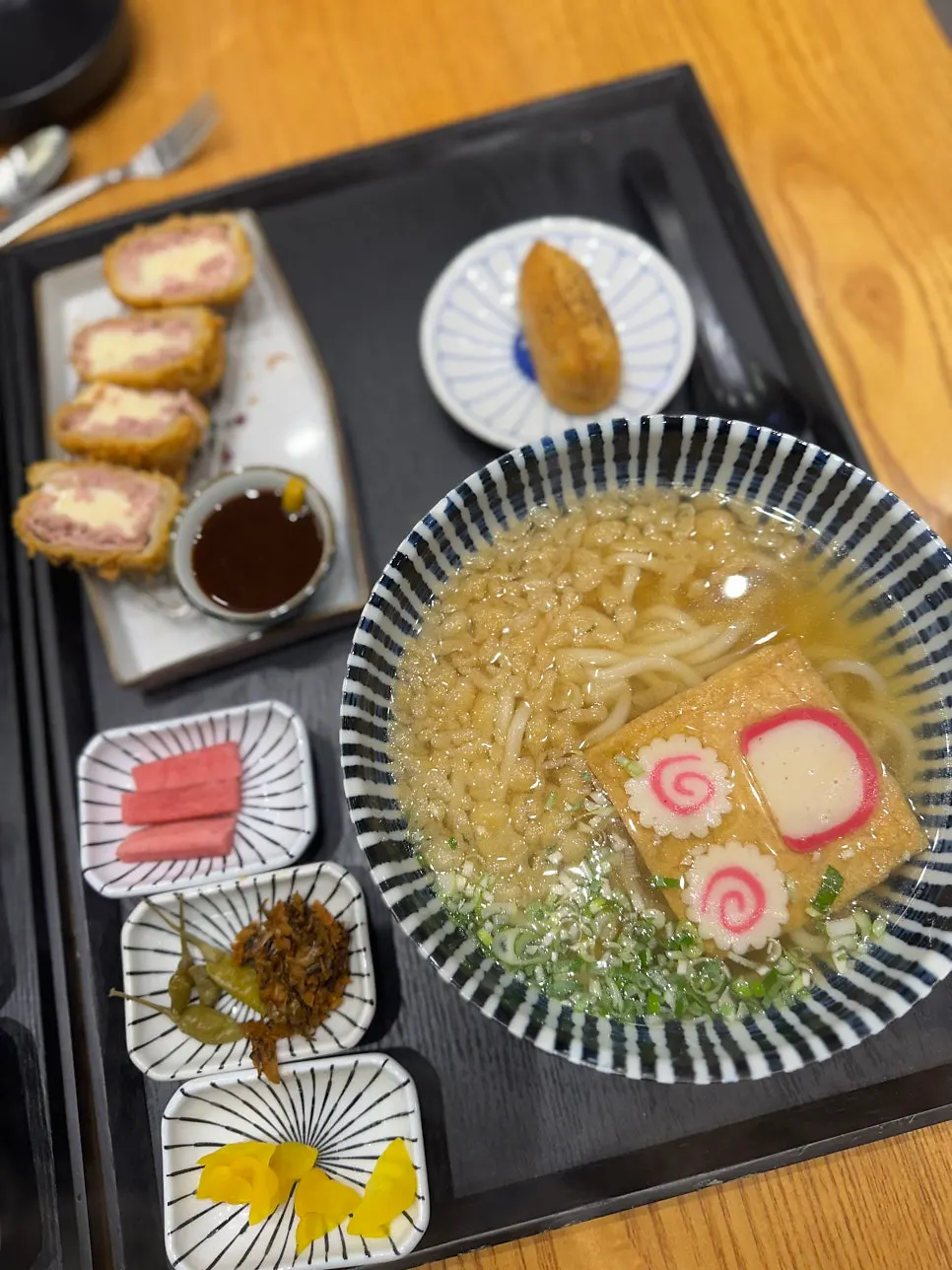 치즈멘치카츠 식사 모습