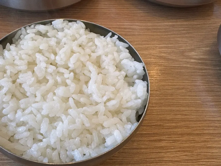 A bowl of gomtang eaten with rice