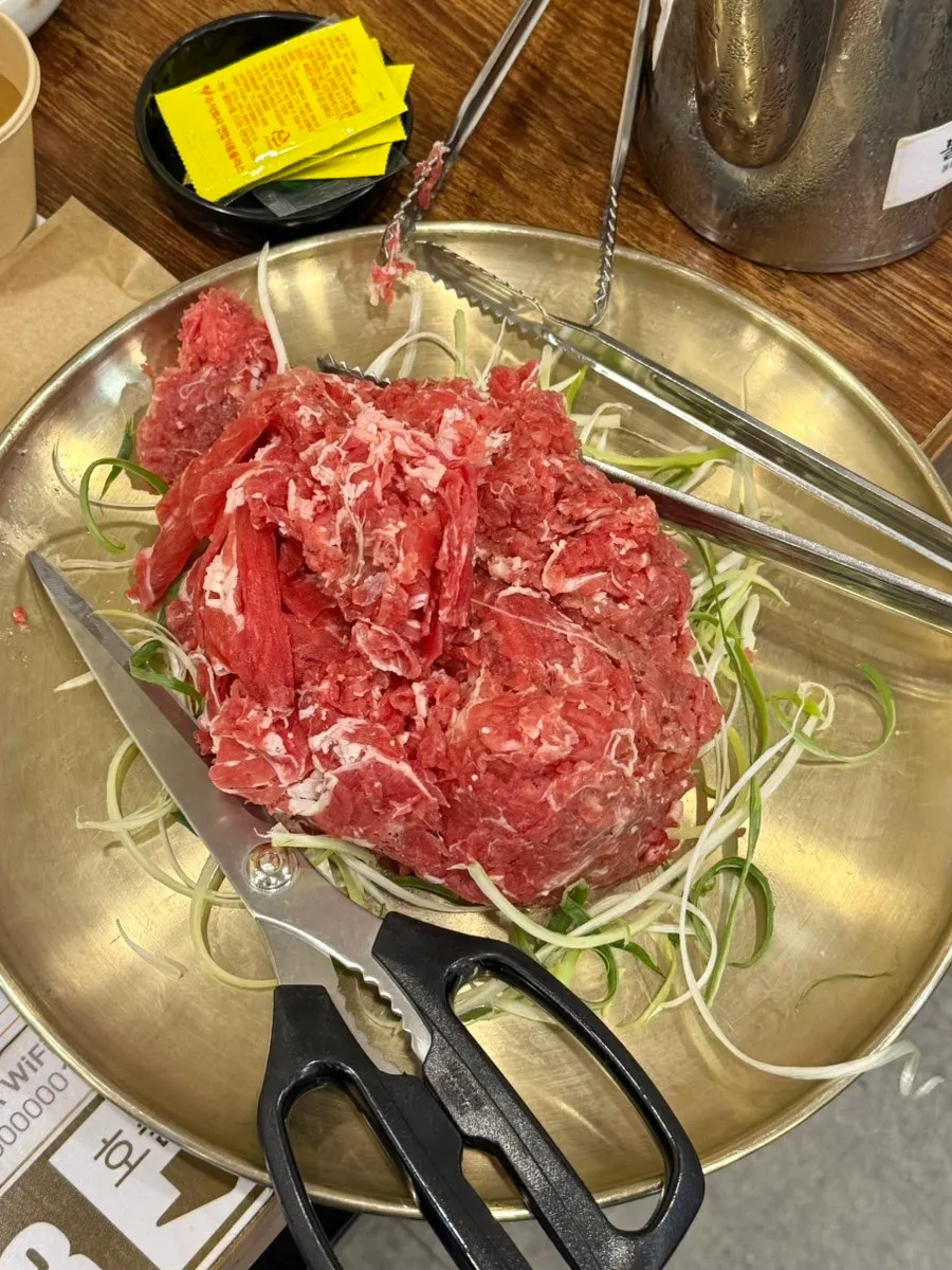 Vegetables and flat glass noodles from the old-style bulgogi set