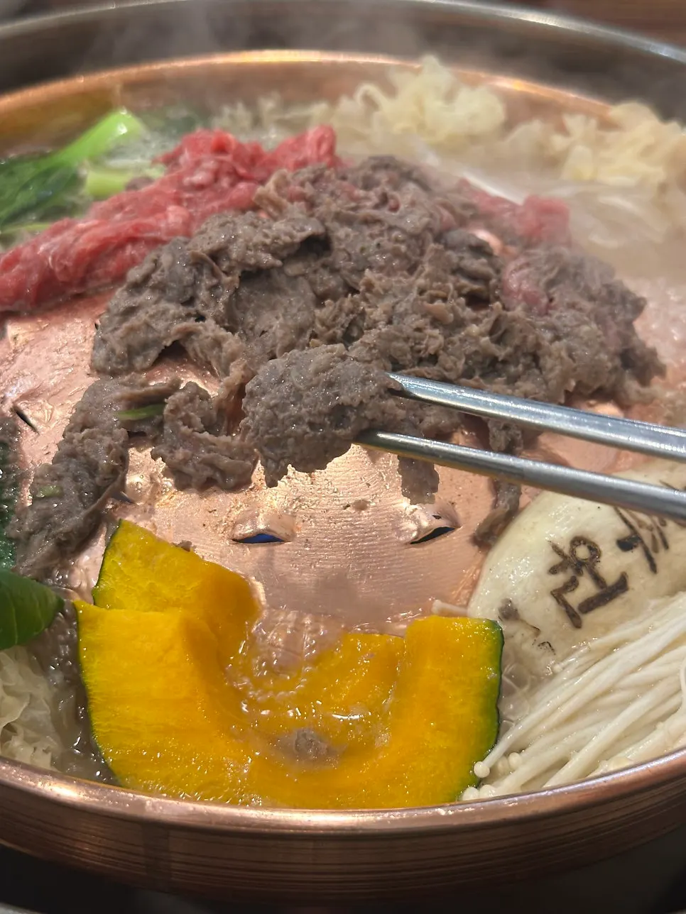 추가로 붓는 불고기 육수