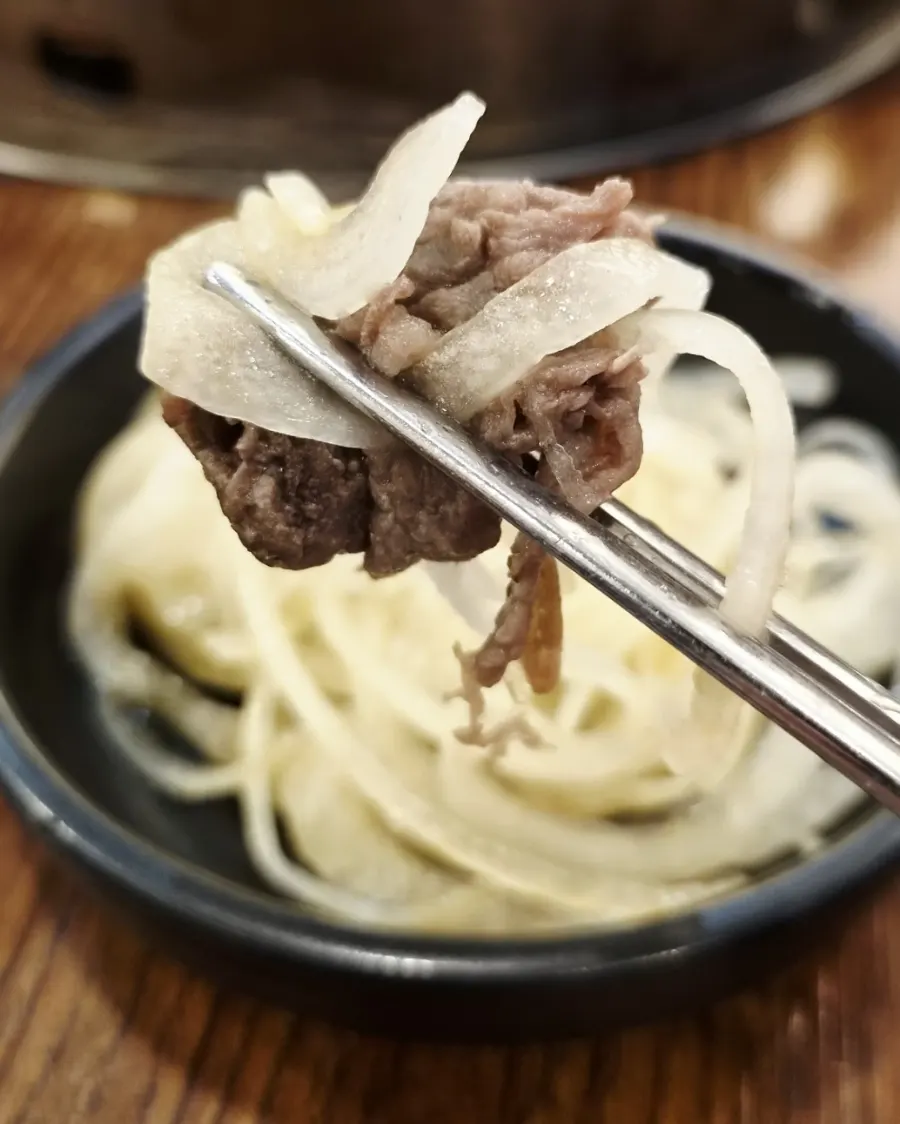 육수에 샤브샤브해 건져 올린 한우불고기