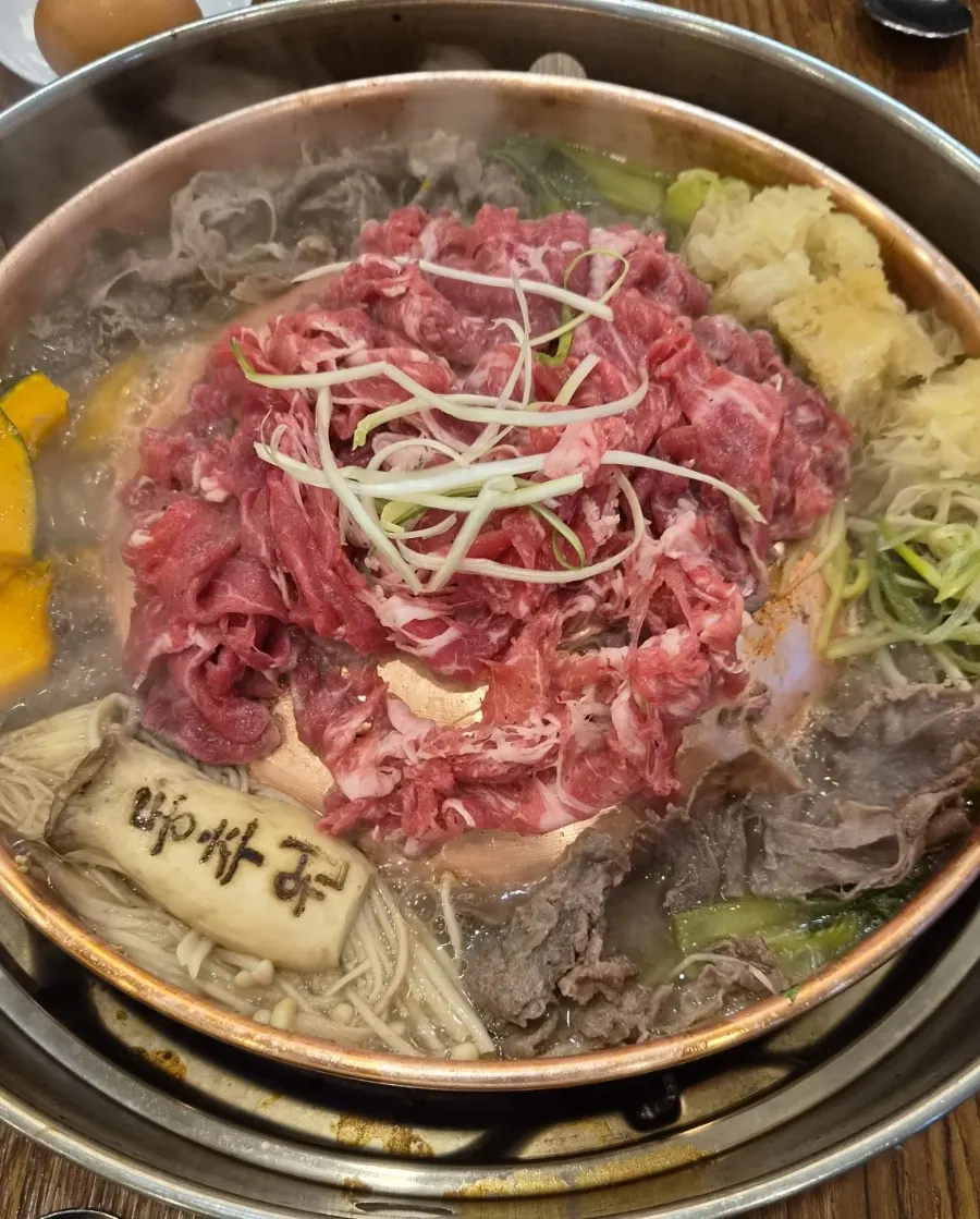 야채와 버섯을 넣어 자작하게 끓인 불고기 육수