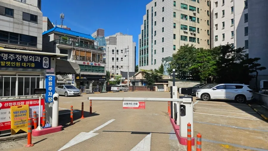 View near the entrance of Dongchuwon Bulgogi